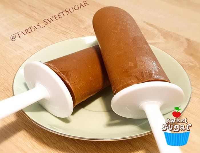 Helados de plátano y chocolate