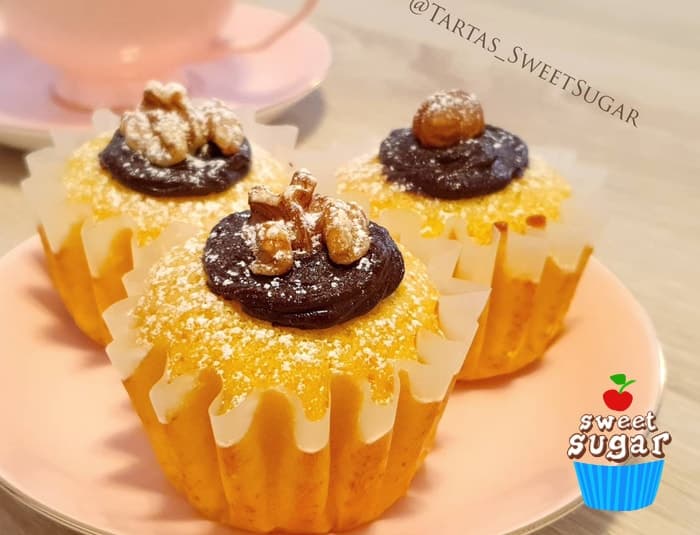 Magdalenas riquísimas de naranja con chocolate
